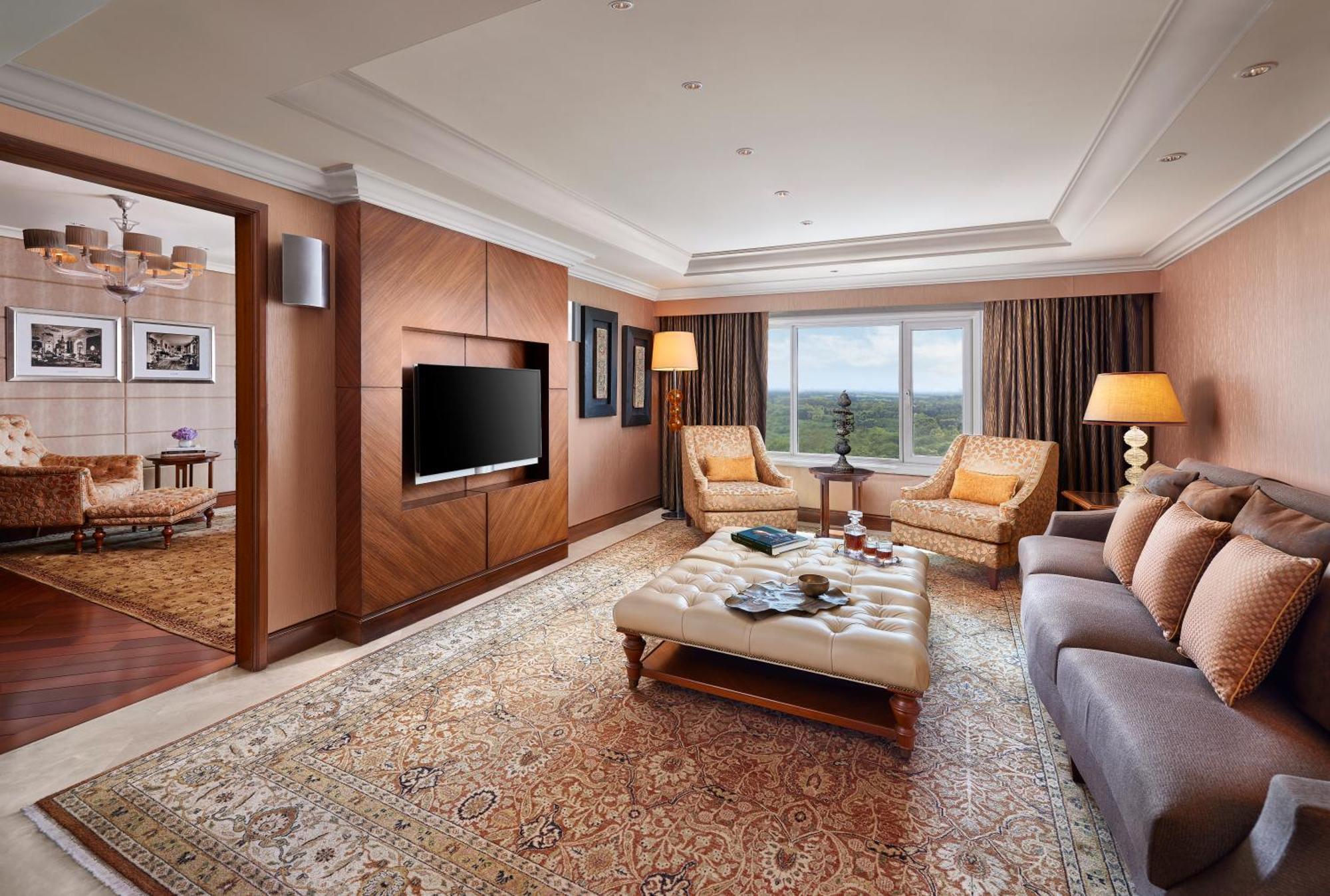 Taj Palace, Neu-Delhi Exterior foto Living room of a suite at the Taj Mahal Palace, Mumbai