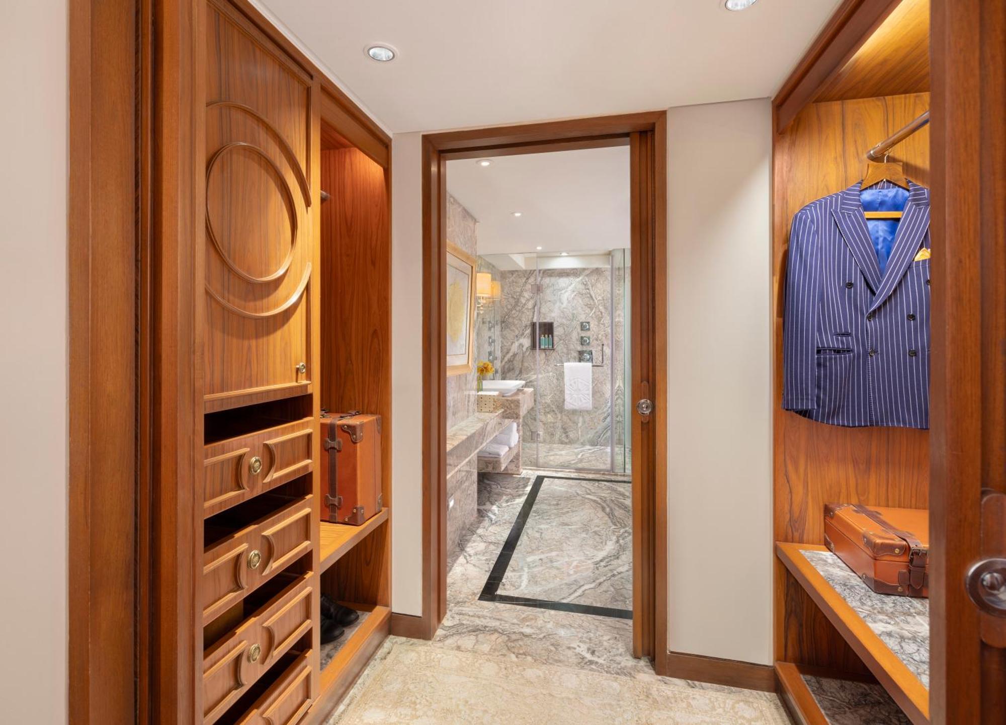 Taj Palace, Neu-Delhi Exterior foto A walk-in wardrobe